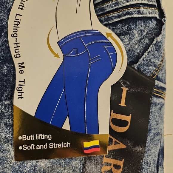 NWT Benava Butt Lifting Jean Shorts Acid Wash Stretchy Size 20 - Picture 2 of 16